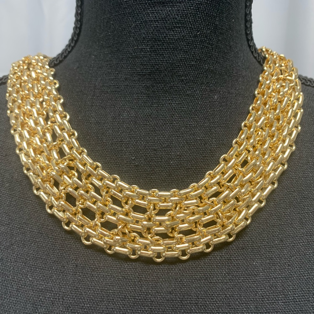 Gold necklace and earring set